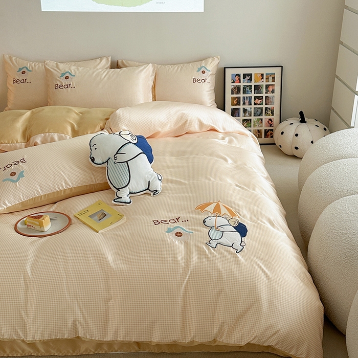 91家纺网 家纺一手货源 找家纺 优悦2024新款冰丝卡通贴布绣四件套 背包熊-黄