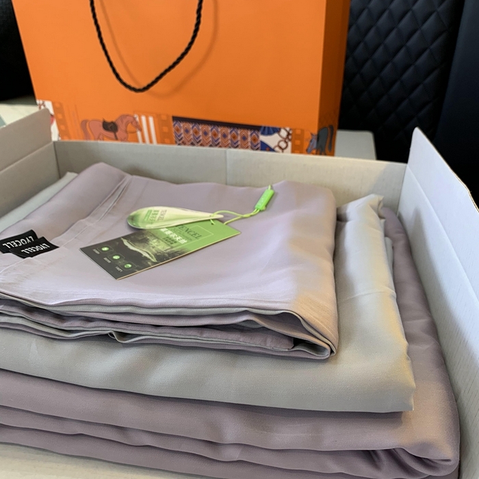 91家纺网 家纺一手货源 找家纺 莱豫家纺 2024新款80支莱赛尔天丝纯色双拼四件套 奶油香芋紫