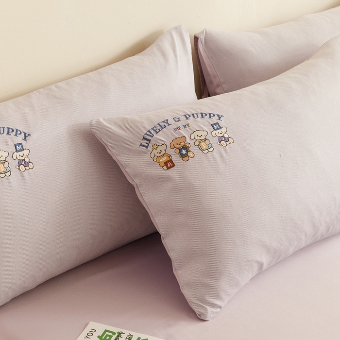 91家纺网 家纺一手货源 找家纺 狂想家 2025新款丝锦缎刺绣四件套 趴趴狗浪漫紫