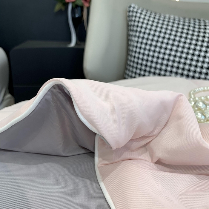 91家纺网 家纺一手货源 找家纺 莱豫家纺 2024新款小冰皮夏凉被锦纶氨纶面料空调夏被 嘟嘟粉灰