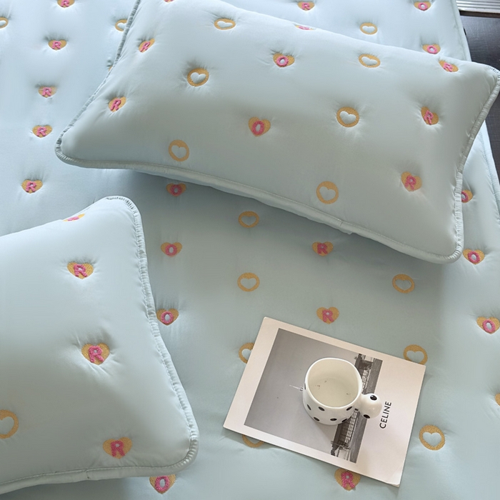 91家纺网 家纺一手货源 找家纺 尊康家纺（原磊科） 2024新款奶昔棉小毛巾绣花边床笠 小毛巾绣-翠绿