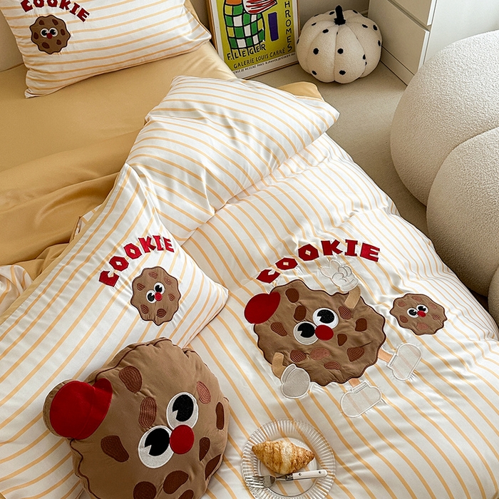 91家纺网 家纺一手货源 找家纺 优悦2024新款冰丝卡通贴布绣四件套 曲奇饼干-黄