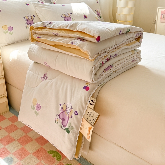 91家纺网 家纺一手货源 找家纺 慕尚家纺2025新款双层纱水洗夏被子被芯 紫藤小兔