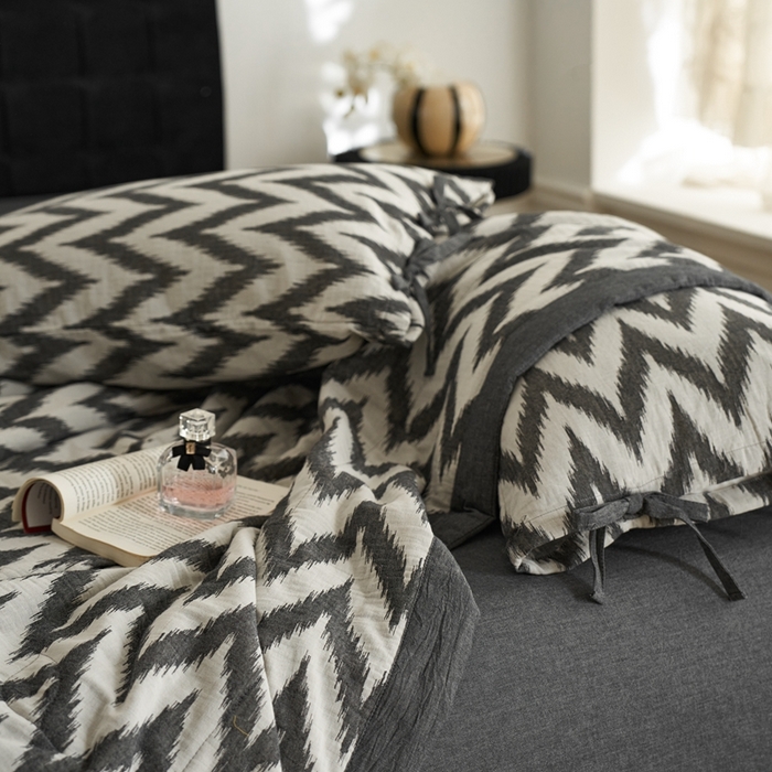 91家纺网 家纺一手货源 找家纺 安莱生活 2024新款双层纱色织提花海澜夏被及四件套系列 海澜-黑