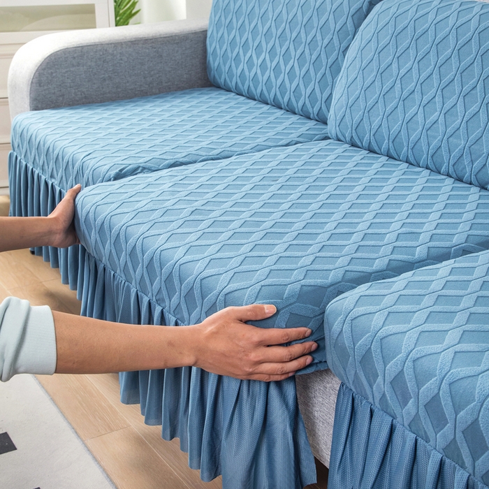 91家纺网 家纺一手货源 找家纺 千彤沙发垫 2024新款裙边款拉花绒菱形格系列沙发笠 水蓝