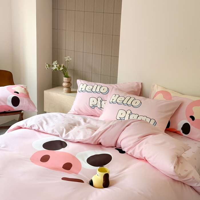 91家纺网 家纺一手货源 找家纺 曼之夏 2024新款40支高精密数码印花全棉四件套 粉红小猪