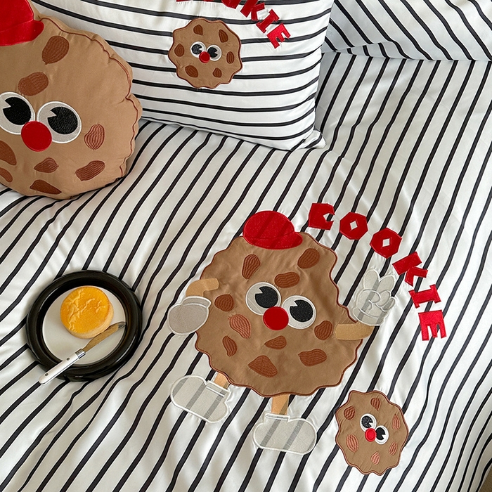 91家纺网 家纺一手货源 找家纺 优悦2024新款冰丝卡通贴布绣四件套 曲奇饼干-灰