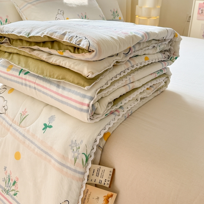 91家纺网 家纺一手货源 找家纺 慕尚家纺2025新款双层纱水洗夏被子被芯 粉黛小兔