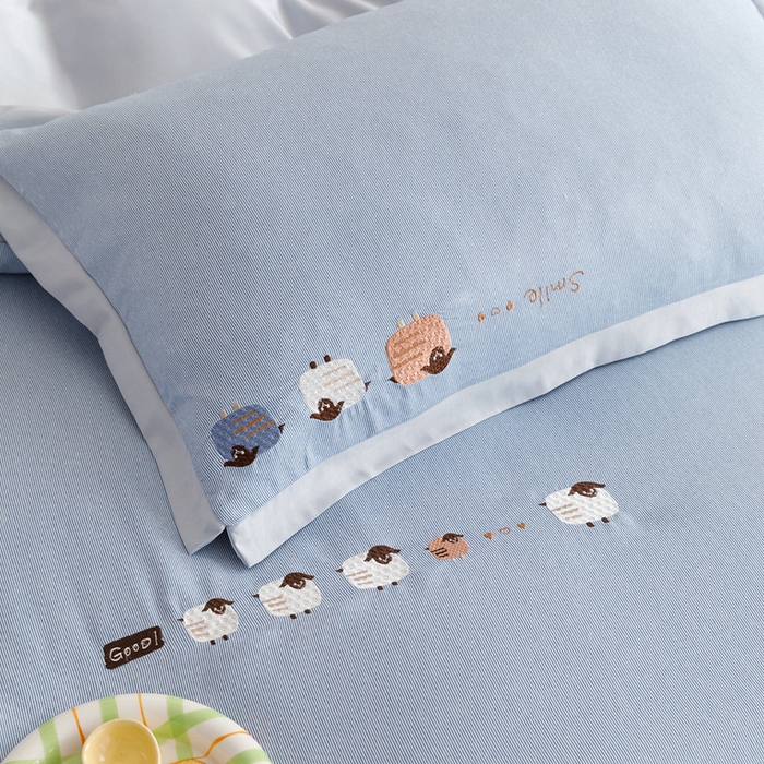 91家纺网 家纺一手货源 找家纺 狂想家 2025新款丝锦缎刺绣四件套 咩咩羊景蓝