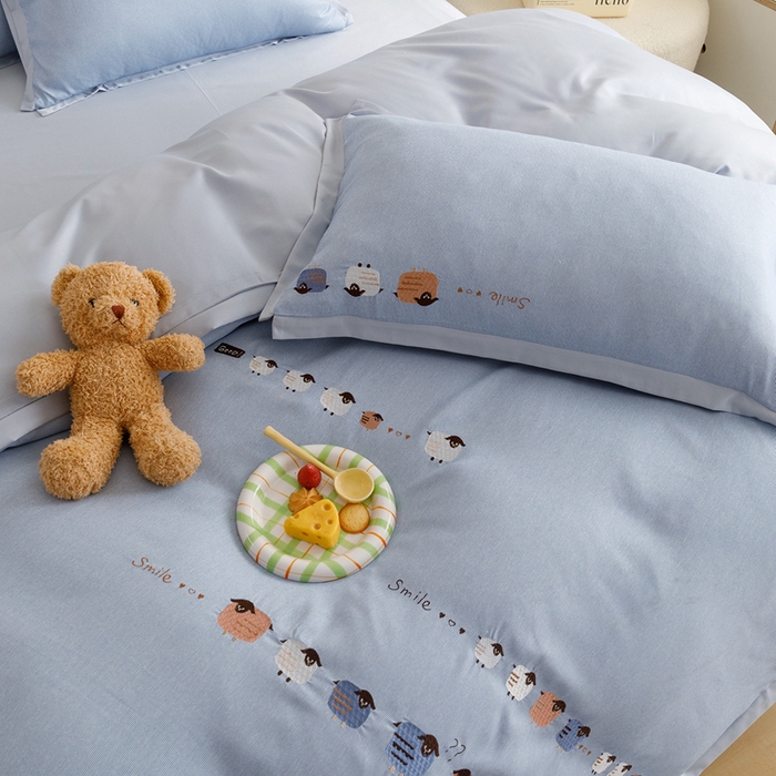 91家纺网 家纺一手货源 找家纺 狂想家 2025新款丝锦缎刺绣四件套 咩咩羊景蓝