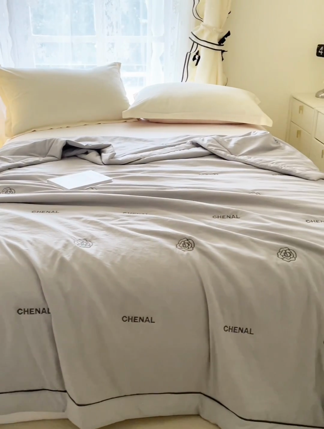 91家纺网 家纺一手货源 找家纺 被靠被 2024新款熊猫刺绣凉感莱赛尔夏被被子被芯 雅灰