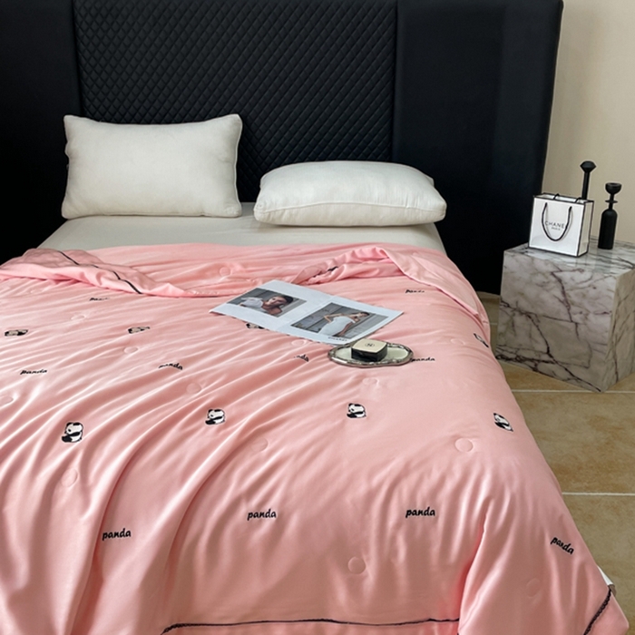 91家纺网 家纺一手货源 找家纺 被靠被 2024新款熊猫刺绣凉感莱赛尔夏被被子被芯 桃粉