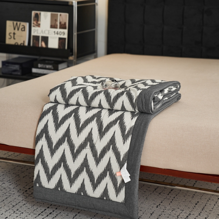 91家纺网 家纺一手货源 找家纺 安莱生活 2024新款双层纱色织提花海澜夏被及四件套系列 海澜-黑