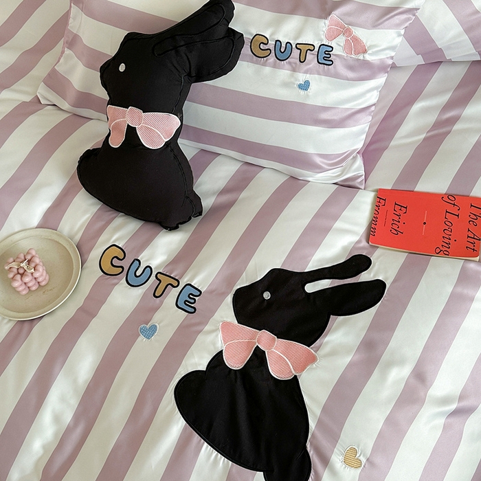 91家纺网 家纺一手货源 找家纺 优悦2024新款冰丝卡通贴布绣四件套 小黑兔