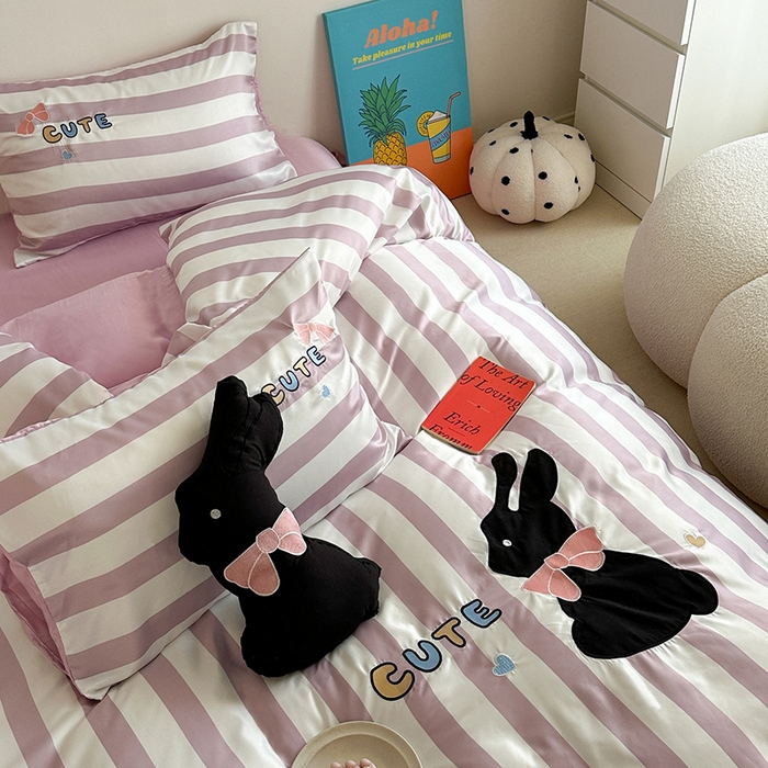 91家纺网 家纺一手货源 找家纺 优悦2024新款冰丝卡通贴布绣四件套 小黑兔