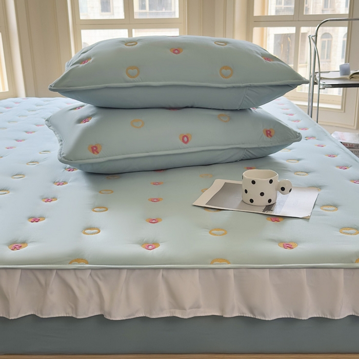 91家纺网 家纺一手货源 找家纺 尊康家纺（原磊科） 2024新款奶昔棉小毛巾绣花边床笠 小毛巾绣-翠绿