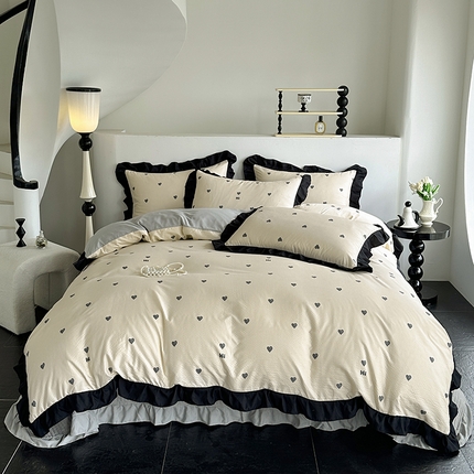 91家纺网 家纺一手货源 找家纺 富瑞阁 2024新款A类泡泡棉床盖款法式花边四件套 爱心咖