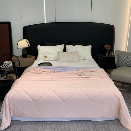 91家纺网 家纺一手货源 找家纺 莱豫家纺 2024新款小冰皮夏凉被锦纶氨纶面料空调夏被 芋泥波波