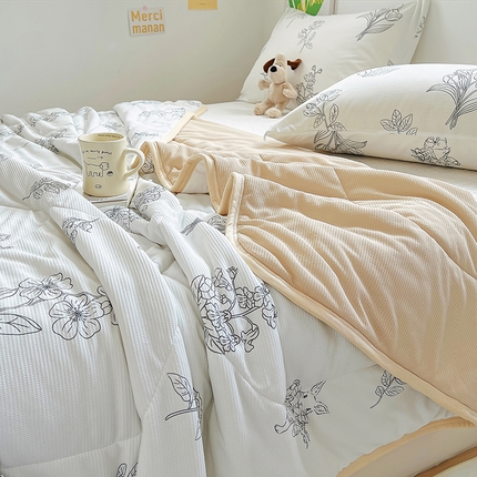 91家纺网 家纺一手货源 找家纺 柒月2024新款华夫格小清新卡通印花夏被 线条黑花-