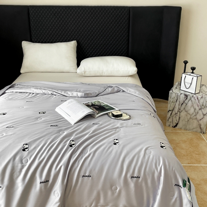 91家纺网 家纺一手货源 找家纺 被靠被 2024新款熊猫刺绣凉感莱赛尔夏被被子被芯 雅灰