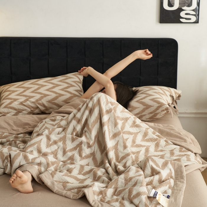 91家纺网 家纺一手货源 找家纺 安莱生活 2024新款双层纱色织提花海澜夏被及四件套系列 海澜-米