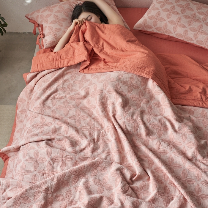 91家纺网 家纺一手货源 找家纺 安莱生活 2024新款双层纱色织提花四叶草夏被及夏被四件套系列 四叶草-橘