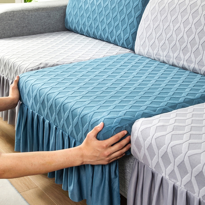 91家纺网 家纺一手货源 找家纺 千彤沙发垫 2024新款裙边款拉花绒菱形格系列沙发笠 水蓝银灰组合