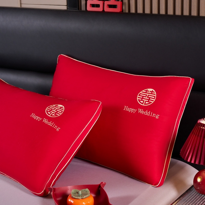 91家纺网 家纺一手货源 找家纺 贤内助 2024新款全棉婚庆羽丝枕保健枕枕头枕芯系列 简爱 48*74cm/只