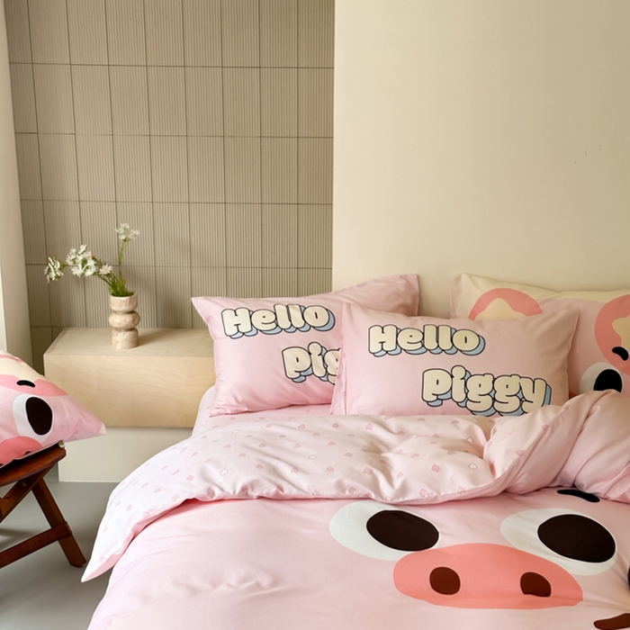 91家纺网 家纺一手货源 找家纺 曼之夏 2024新款40支高精密数码印花全棉四件套 粉红小猪