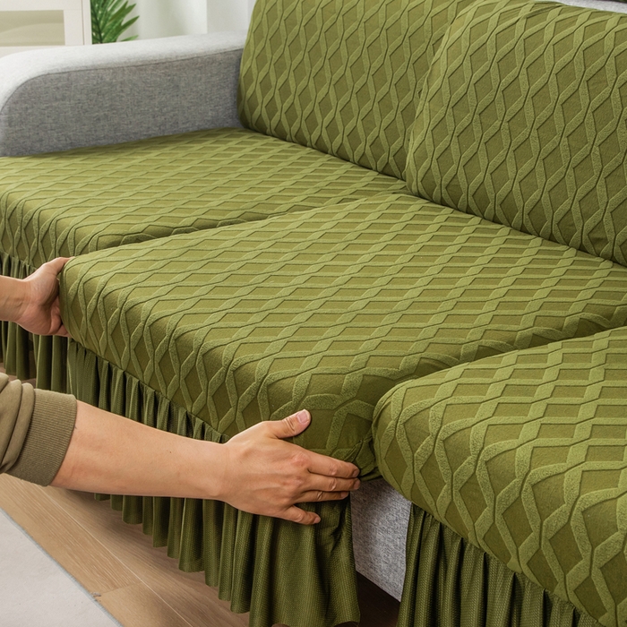 91家纺网 家纺一手货源 找家纺 千彤沙发垫 2024新款裙边款拉花绒菱形格系列沙发笠 橄榄绿