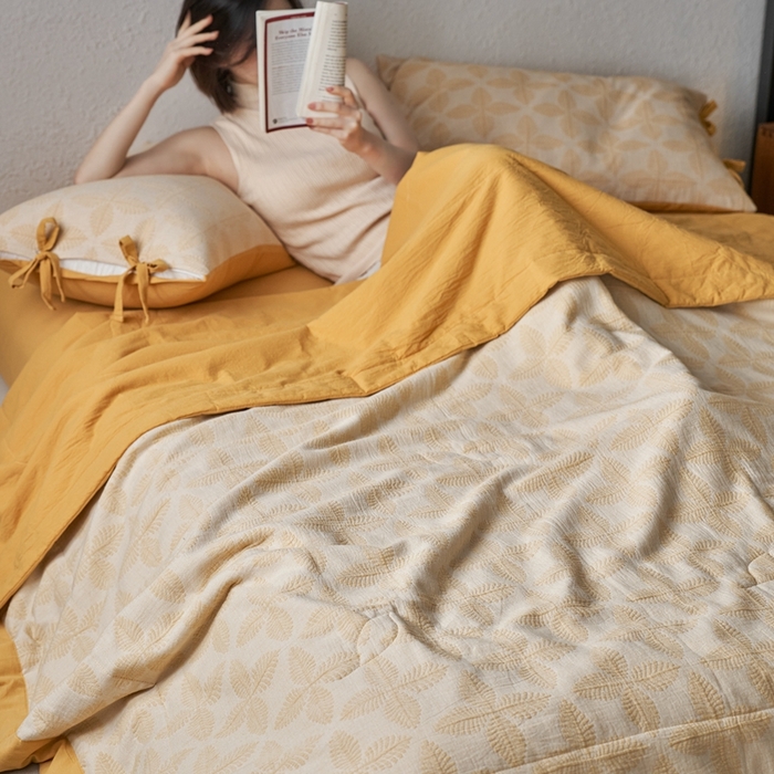 91家纺网 家纺一手货源 找家纺 安莱生活 2024新款双层纱色织提花四叶草夏被及夏被四件套系列 四叶草-黄
