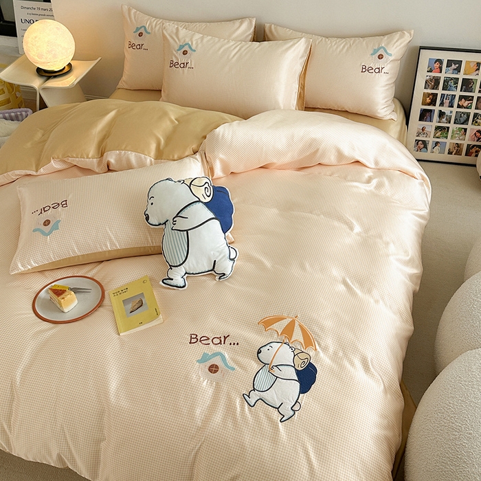 91家纺网 家纺一手货源 找家纺 优悦2024新款冰丝卡通贴布绣四件套 背包熊-黄