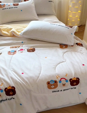 91家纺网 家纺一手货源 找家纺 慕尚家纺2025新款双层纱水洗夏被子被芯 乐园伙伴