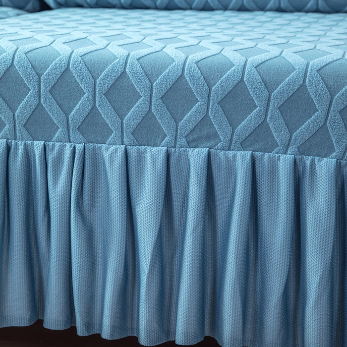 91家纺网 家纺一手货源 找家纺 千彤沙发垫 2024新款裙边款拉花绒菱形格系列沙发笠 水蓝