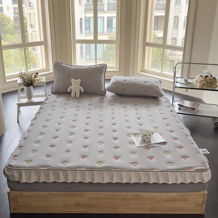 91家纺网 家纺一手货源 找家纺 尊康家纺（原磊科） 2024新款奶昔棉小毛巾绣花边床笠 小毛巾绣-绅士灰