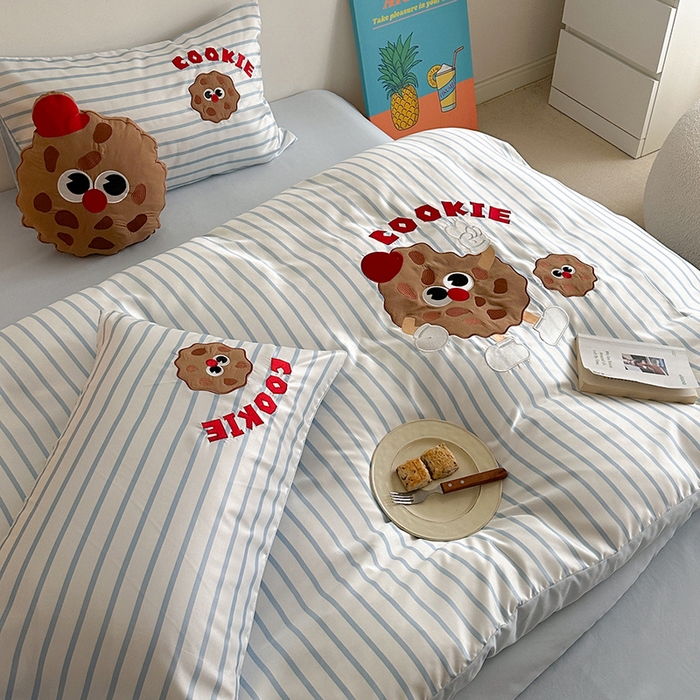 91家纺网 家纺一手货源 找家纺 优悦2024新款冰丝卡通贴布绣四件套 曲奇饼干-蓝