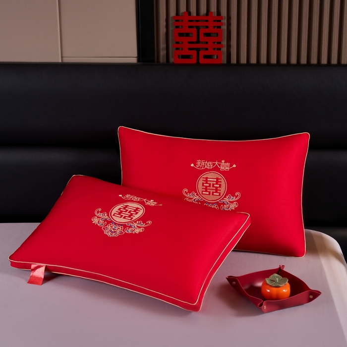 91家纺网 家纺一手货源 找家纺 贤内助 2024新款全棉婚庆羽丝枕保健枕枕头枕芯系列 新婚大喜 48*74cm/只