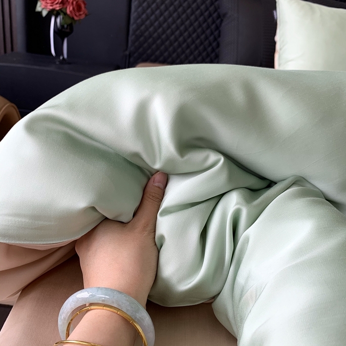 91家纺网 家纺一手货源 找家纺 莱豫家纺 2024新款80支莱赛尔天丝纯色双拼四件套 初夏春田绿