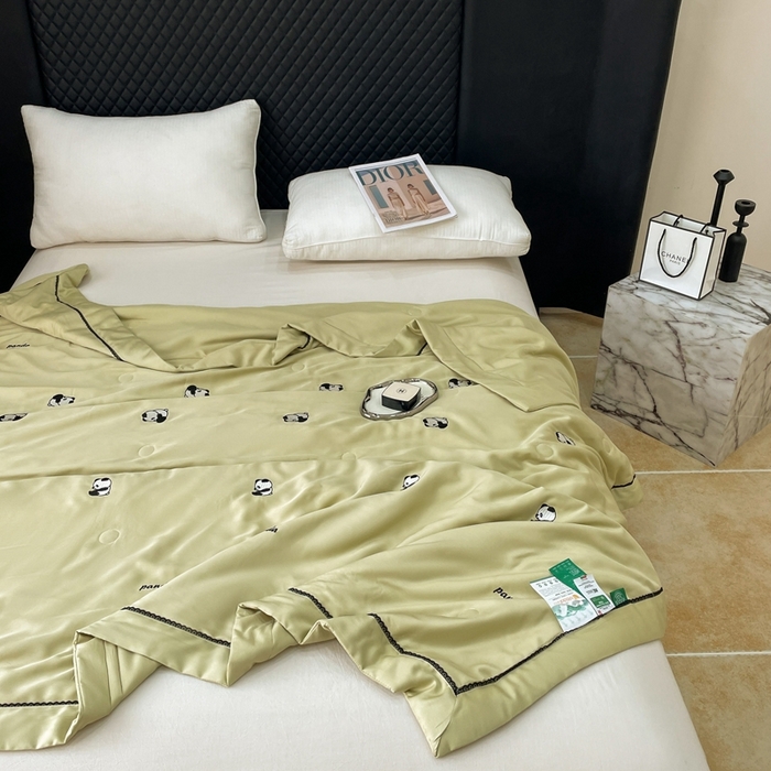 91家纺网 家纺一手货源 找家纺 被靠被 2024新款熊猫刺绣凉感莱赛尔夏被被子被芯 暖鹅黄