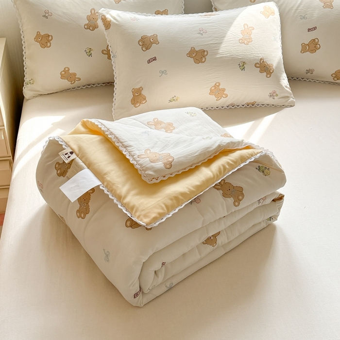 91家纺网 家纺一手货源 找家纺 慕尚家纺2025新款双层纱水洗夏被子被芯 宝贝小熊