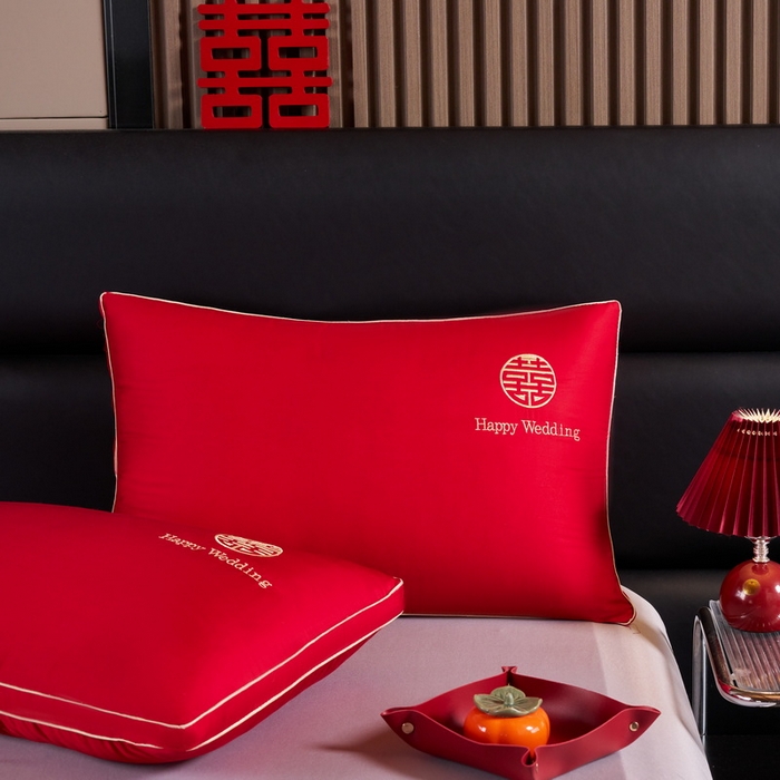 91家纺网 家纺一手货源 找家纺 贤内助 2024新款全棉婚庆羽丝枕保健枕枕头枕芯系列 简爱 48*74cm/只