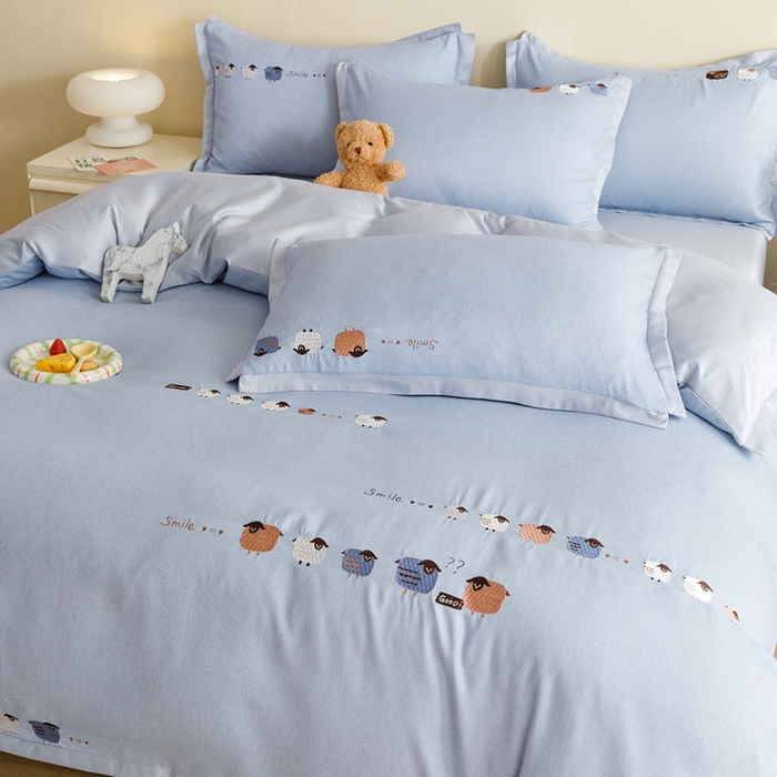 91家纺网 家纺一手货源 找家纺 狂想家 2025新款丝锦缎刺绣四件套 咩咩羊景蓝