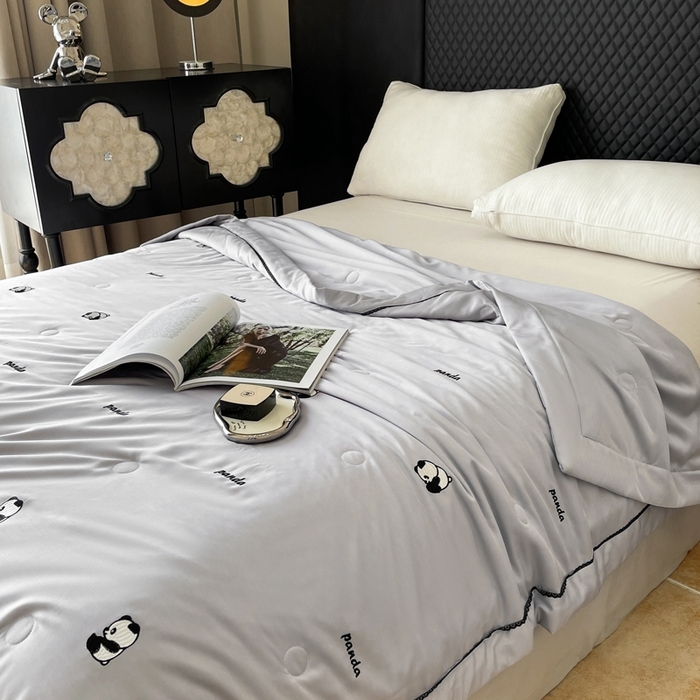 91家纺网 家纺一手货源 找家纺 被靠被 2024新款熊猫刺绣凉感莱赛尔夏被被子被芯 雅灰