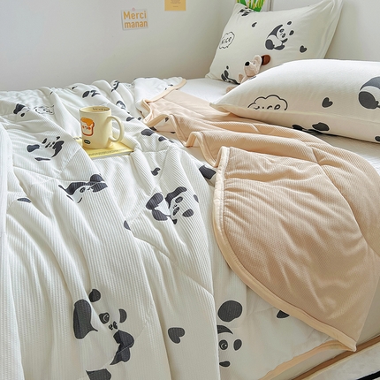 91家纺网 家纺一手货源 找家纺 柒月2024新款华夫格小清新卡通印花夏被 小熊猫-