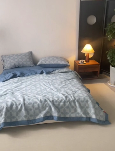 91家纺网 家纺一手货源 找家纺 安莱生活 2024新款双层纱色织提花四叶草夏被及夏被四件套系列 四叶草-蓝