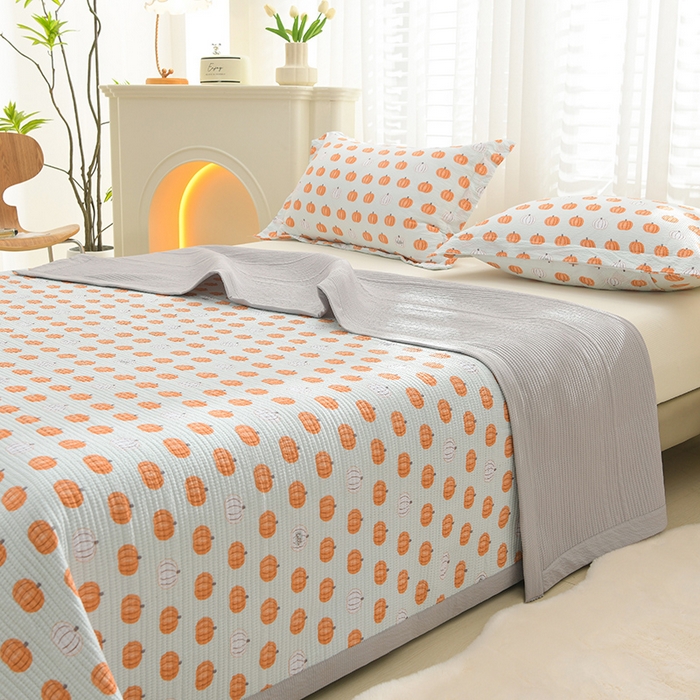 91家纺网 家纺一手货源 找家纺 圣楚家纺 2024新款A类泡泡棉夹棉床盖幸运南瓜