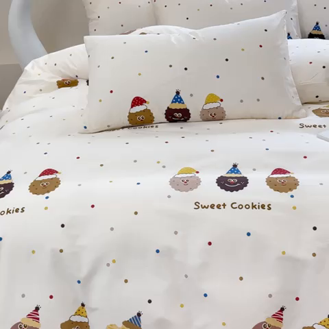 91家纺网 家纺一手货源 找家纺 感遇 2024新款全棉印花四件套 曲奇饼干仔