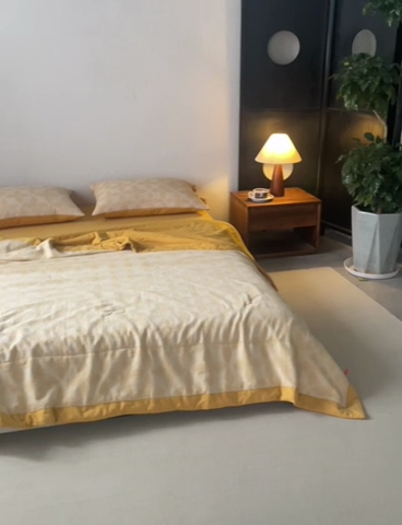 91家纺网 家纺一手货源 找家纺 安莱生活 2024新款双层纱色织提花四叶草夏被及夏被四件套系列 四叶草-黄