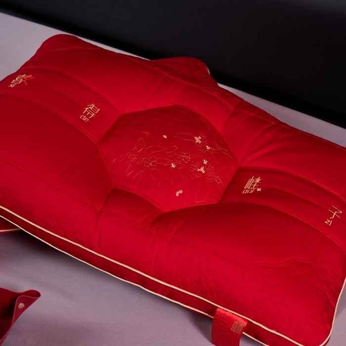 91家纺网 家纺一手货源 找家纺 贤内助 2024新款全棉婚庆羽丝枕保健枕枕头枕芯系列 喜得贵子 48*74cm/只