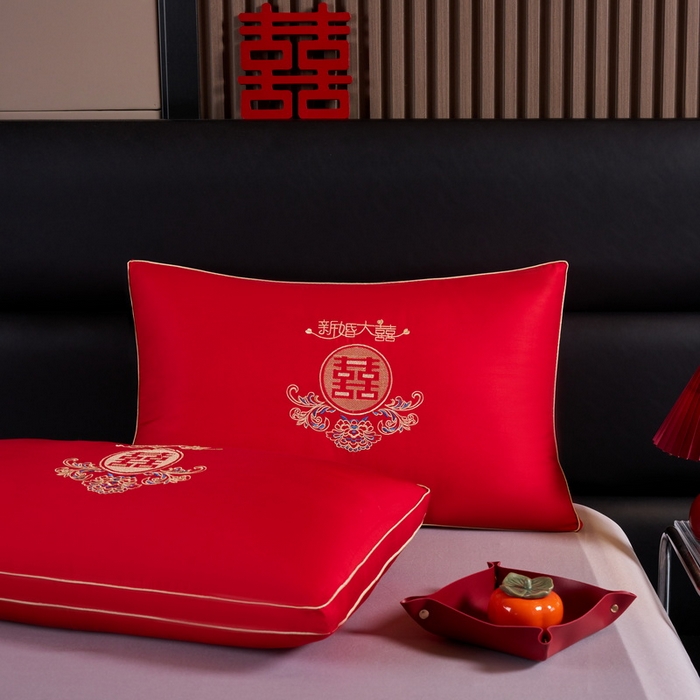 91家纺网 家纺一手货源 找家纺 贤内助 2024新款全棉婚庆羽丝枕保健枕枕头枕芯系列 新婚大喜 48*74cm/只